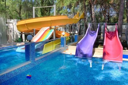 DOUBLETREE BY HILTON ISIL CLUB RESORT Mini Club